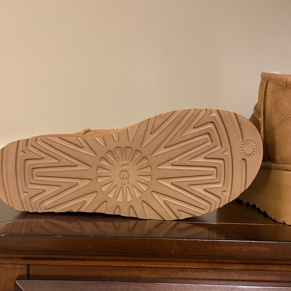 UGG Women’s Classic Ultra Mini Platform Boots - Picture 5 of 16